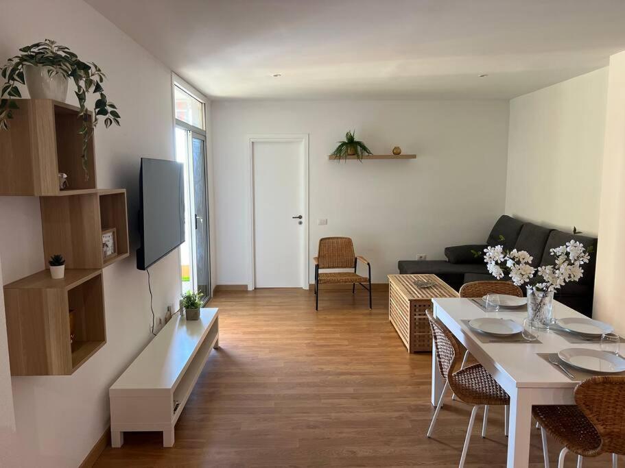 Sea La Vie - Piscina, Parking & Tenis Apartament